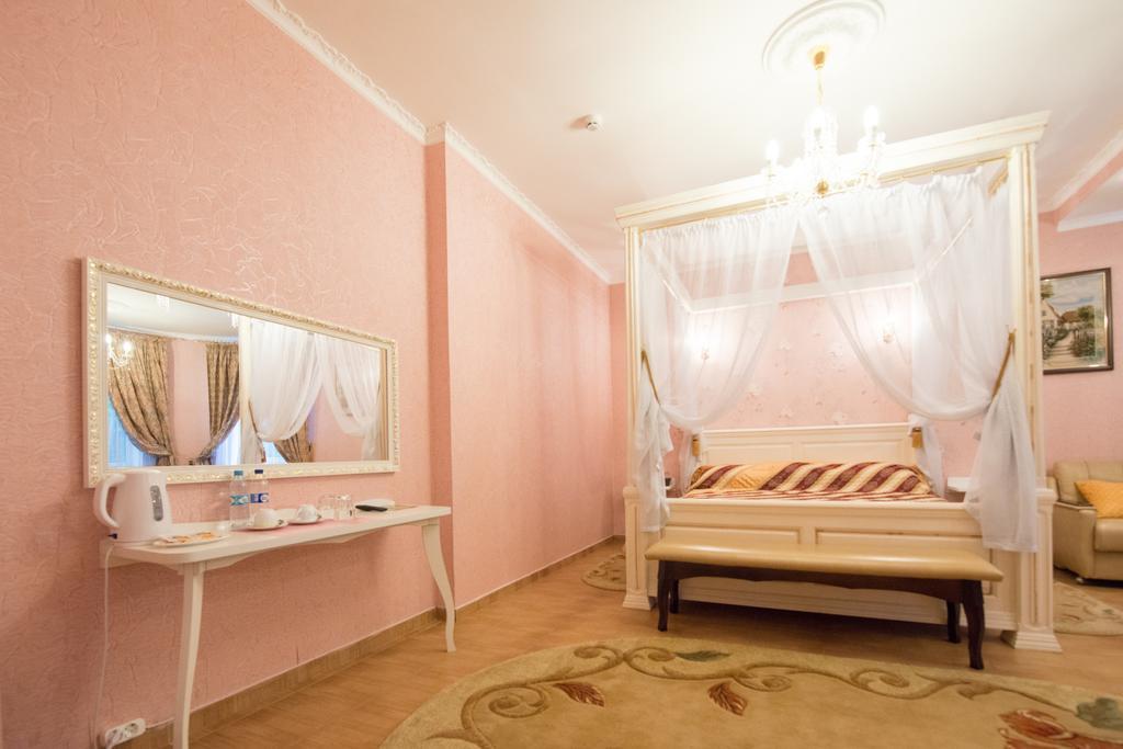 Hotel Oazis-M à Babin Extérieur photo