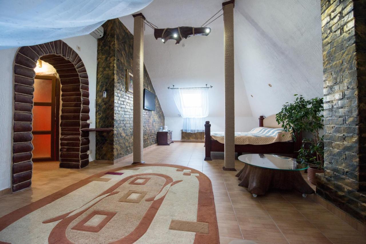 Hotel Oazis-M à Babin Extérieur photo