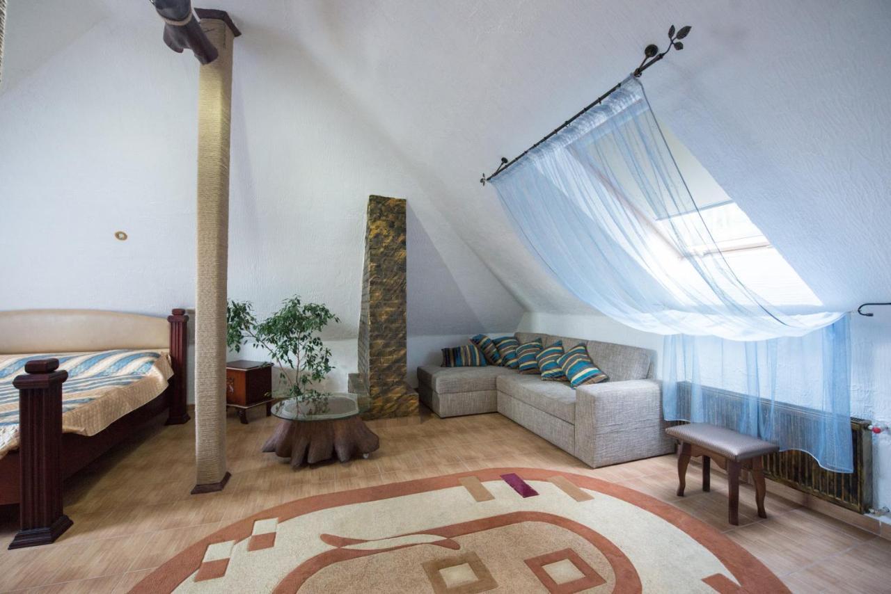 Hotel Oazis-M à Babin Extérieur photo